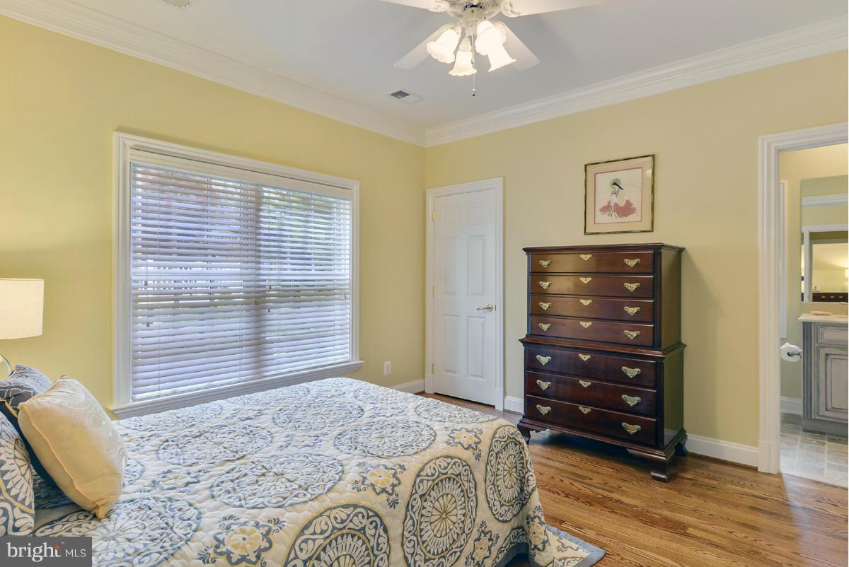 COUNTRY CLUB HILLS - Residential