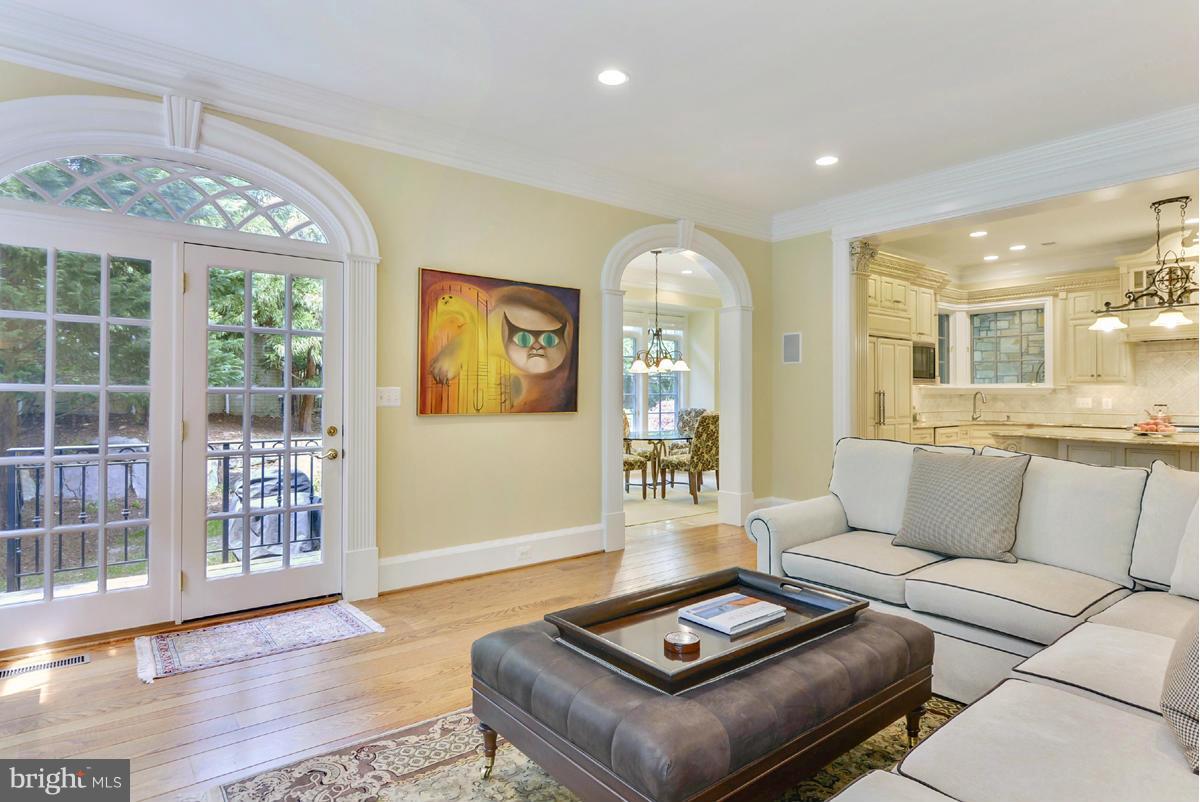 COUNTRY CLUB HILLS - Residential