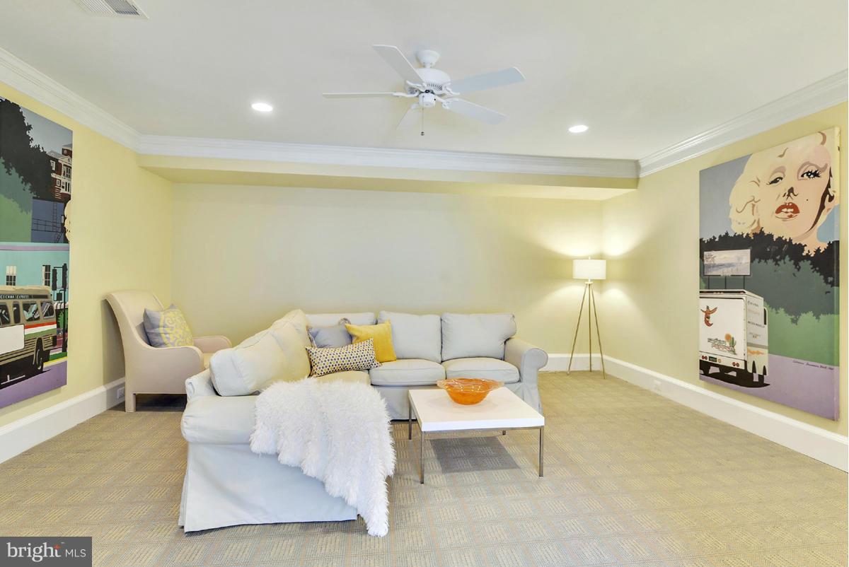 COUNTRY CLUB HILLS - Residential