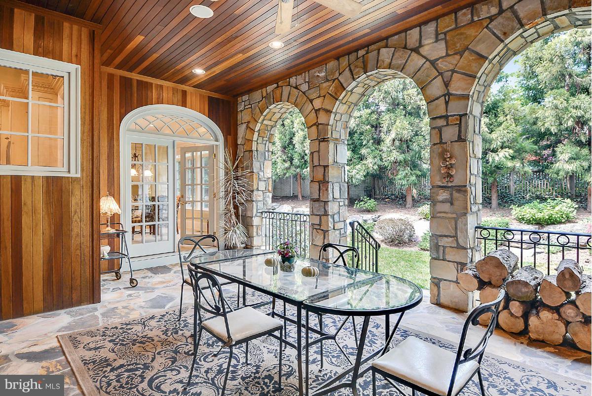 COUNTRY CLUB HILLS - Residential