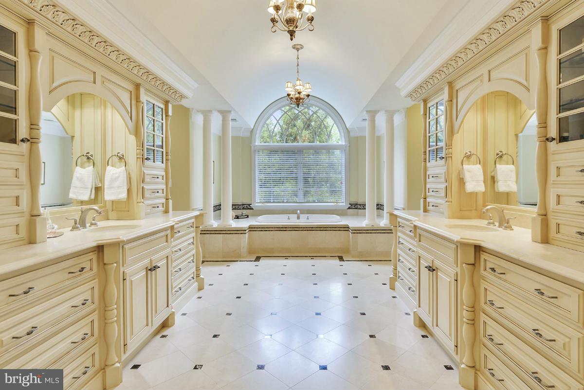 COUNTRY CLUB HILLS - Residential