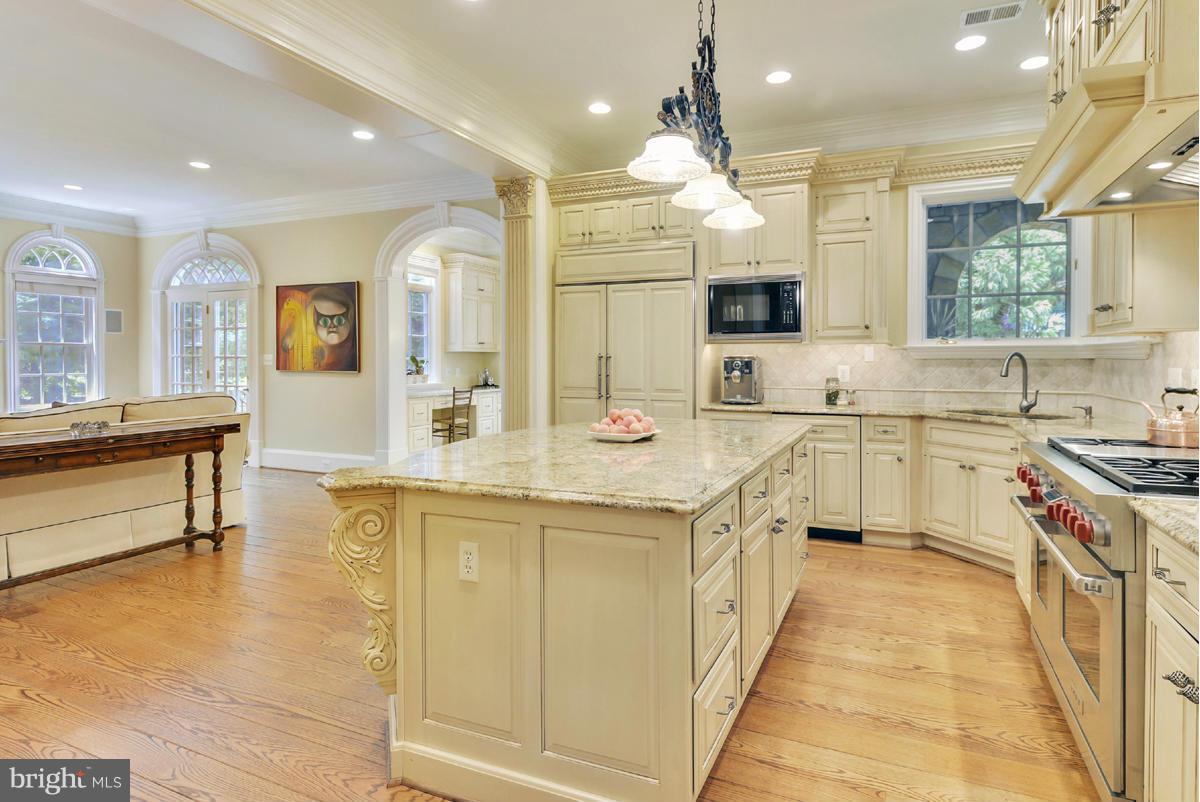 COUNTRY CLUB HILLS - Residential