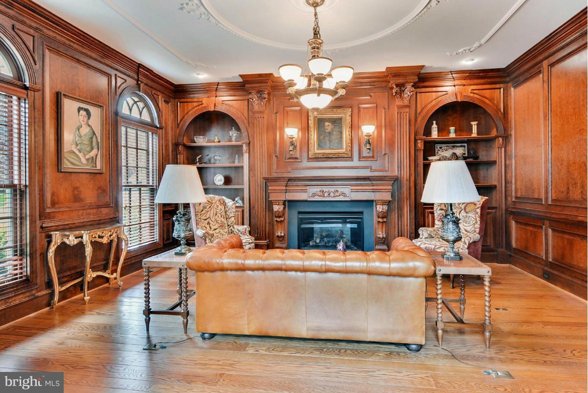 COUNTRY CLUB HILLS - Residential