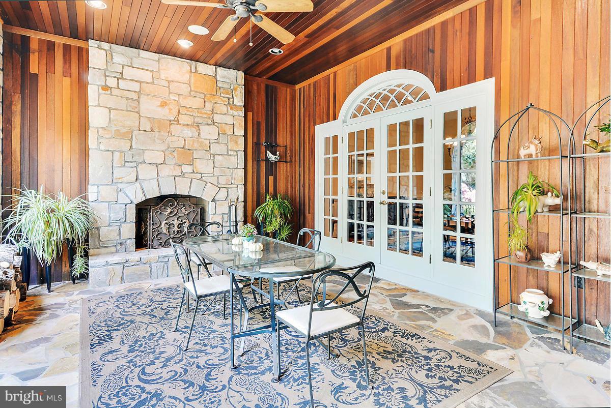 COUNTRY CLUB HILLS - Residential