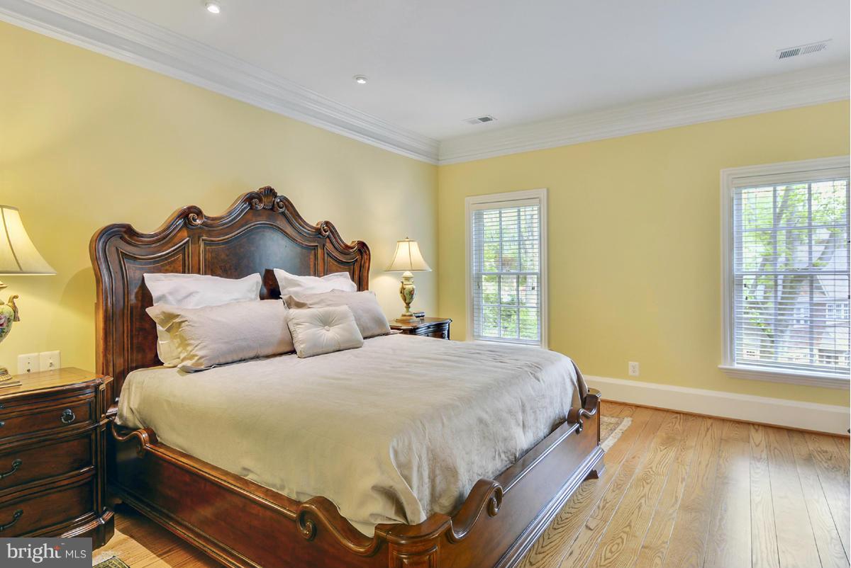 COUNTRY CLUB HILLS - Residential