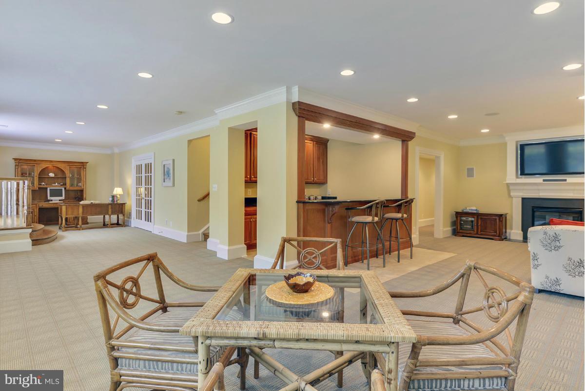 COUNTRY CLUB HILLS - Residential