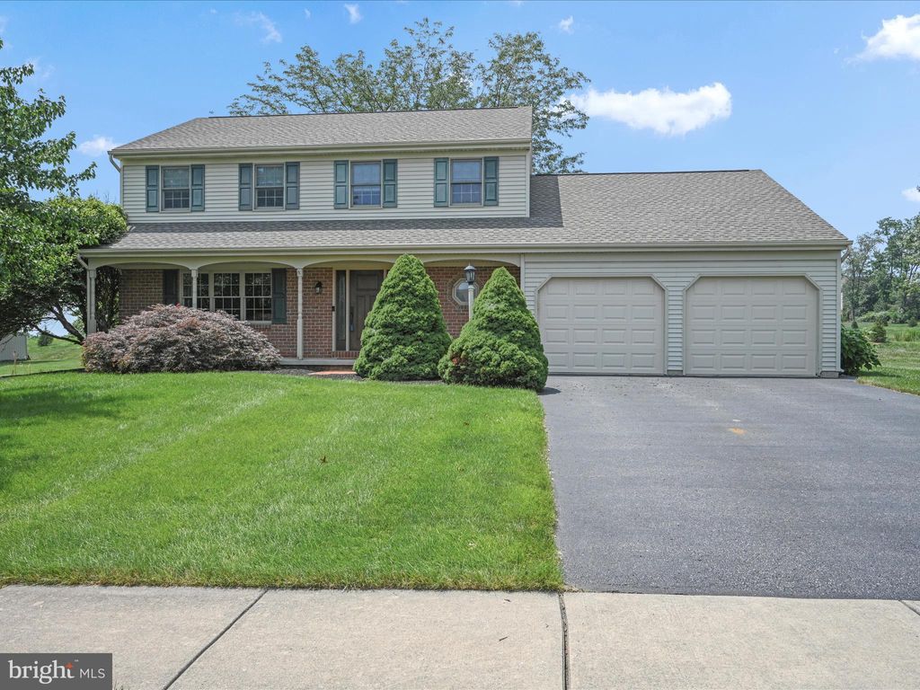 Photo of 732 BUCKINGHAM BLVD, ELIZABETHTOWN, PA 17022 (MLS # PALA2038300)