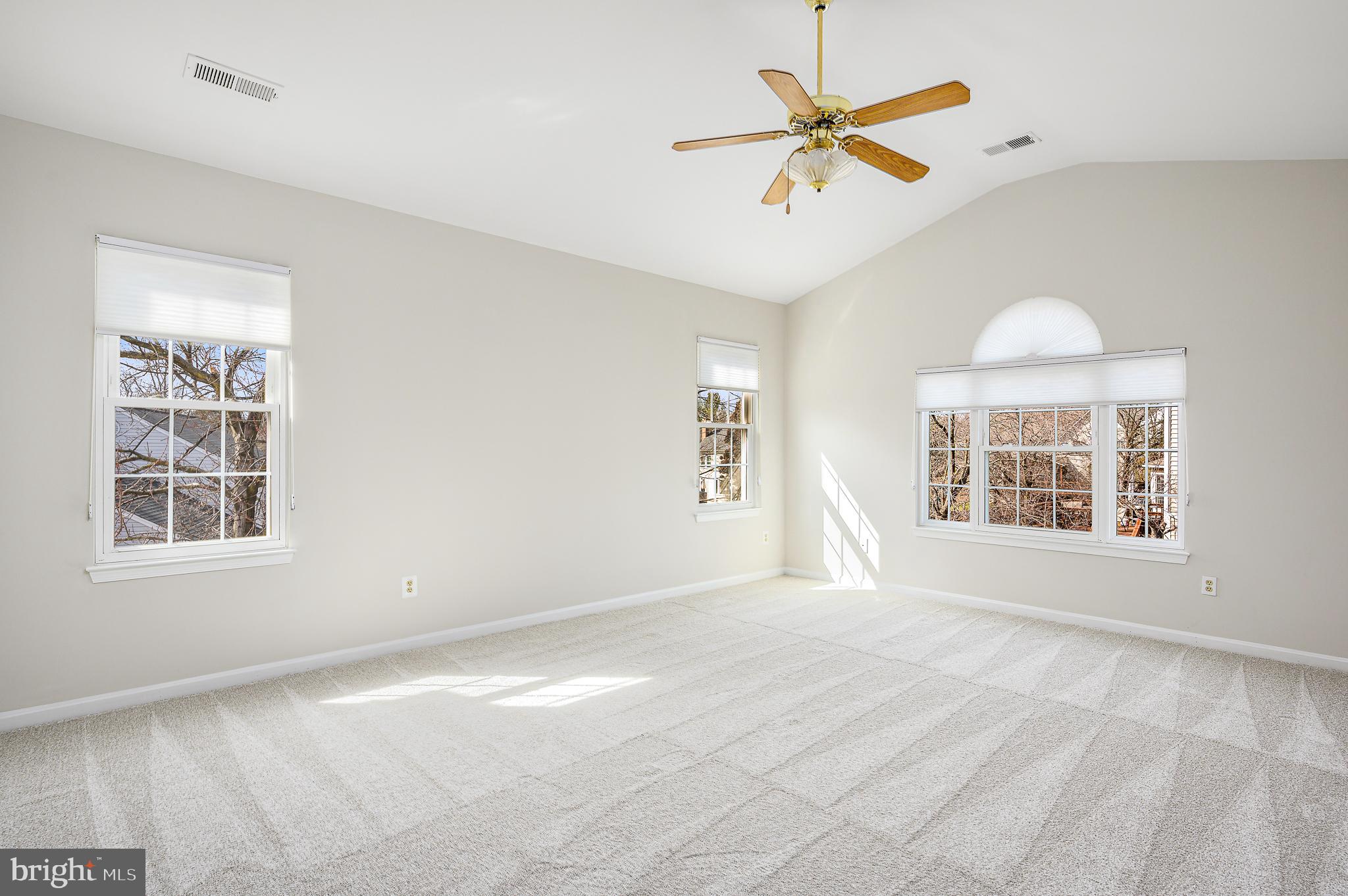 ASHBURN FARM - Residential