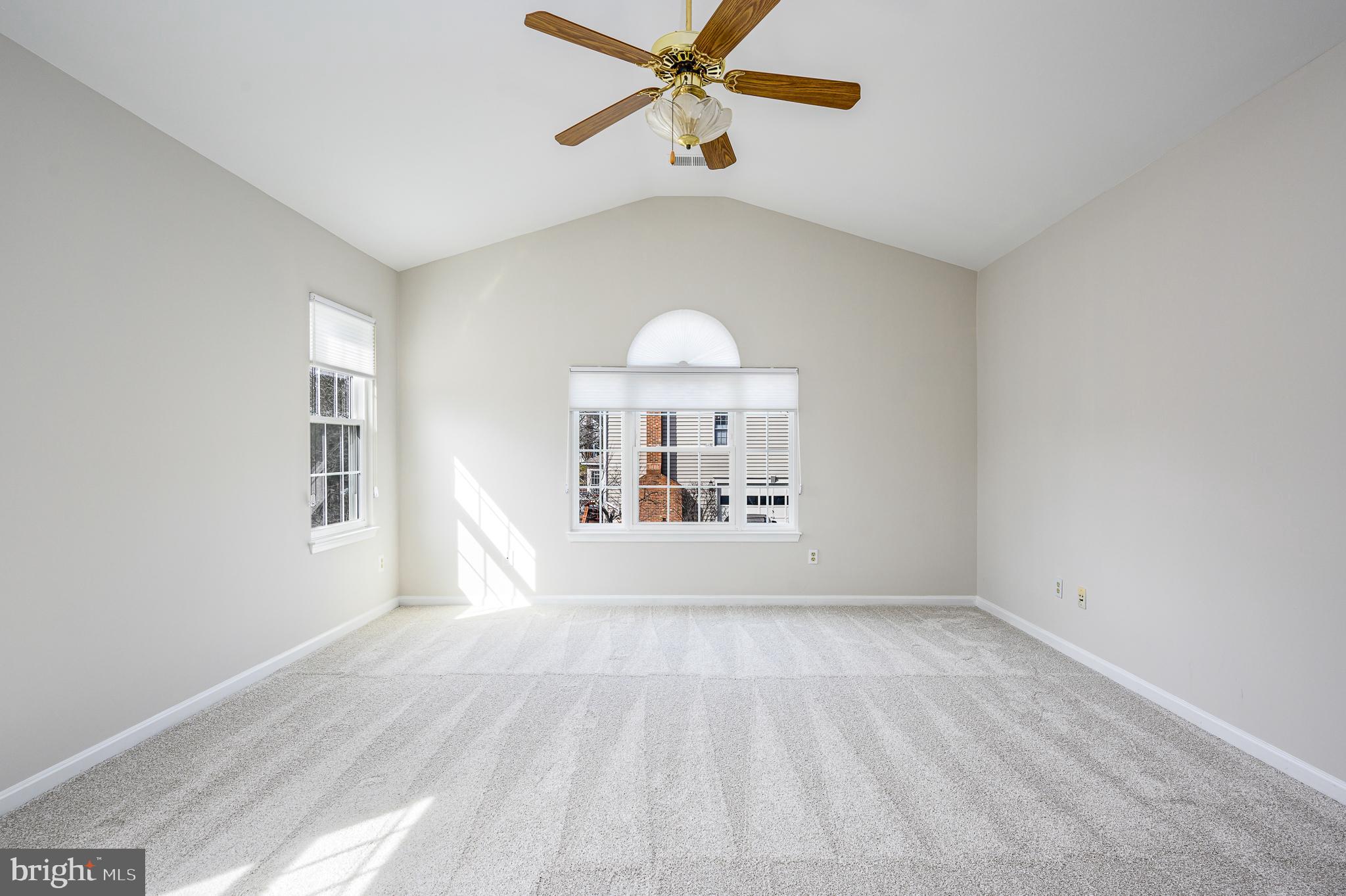 ASHBURN FARM - Residential