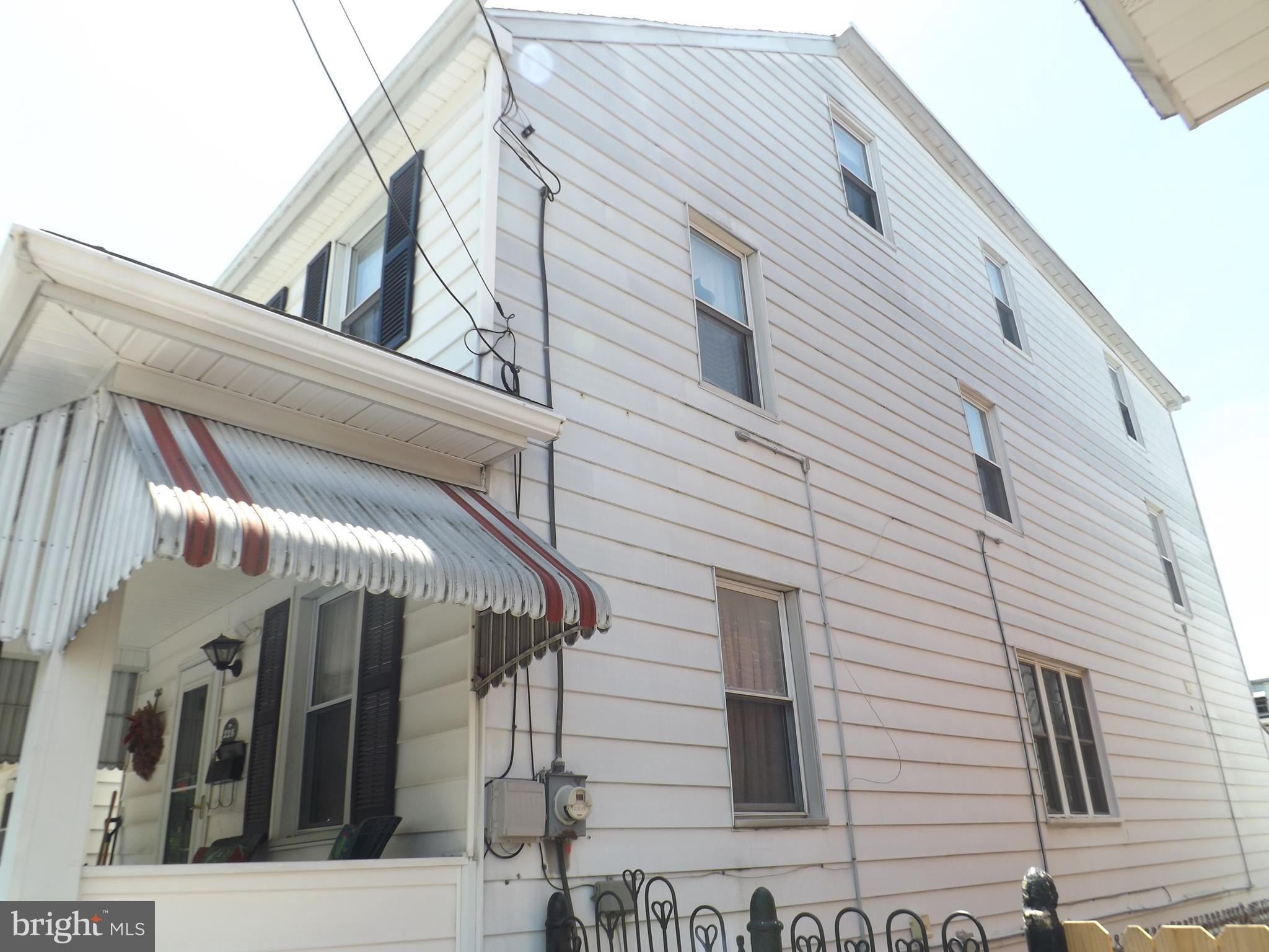 228 S MORRIS STREET