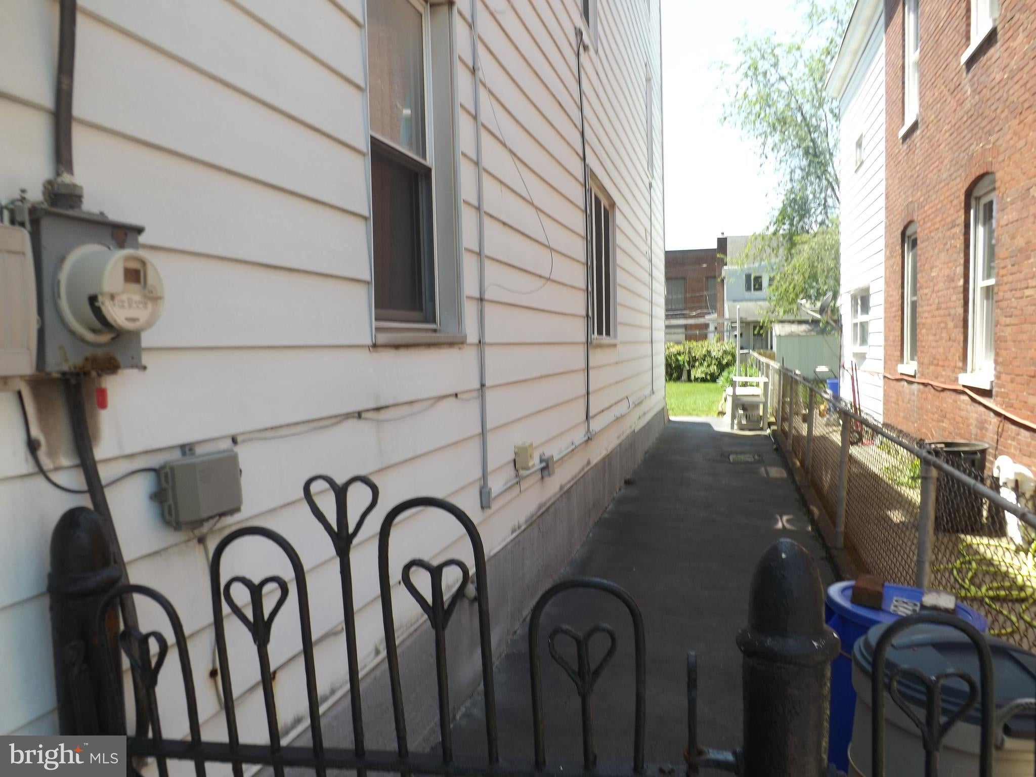 228 S MORRIS STREET
