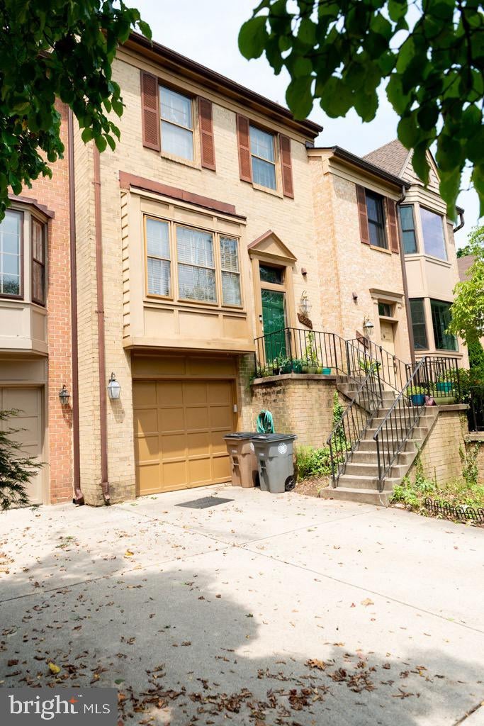 323 LYNN MANOR DRIVE