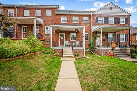 Photo of 16 Maple Drive, BALTIMORE, MD 21228 (MLS # MDBC2141548)