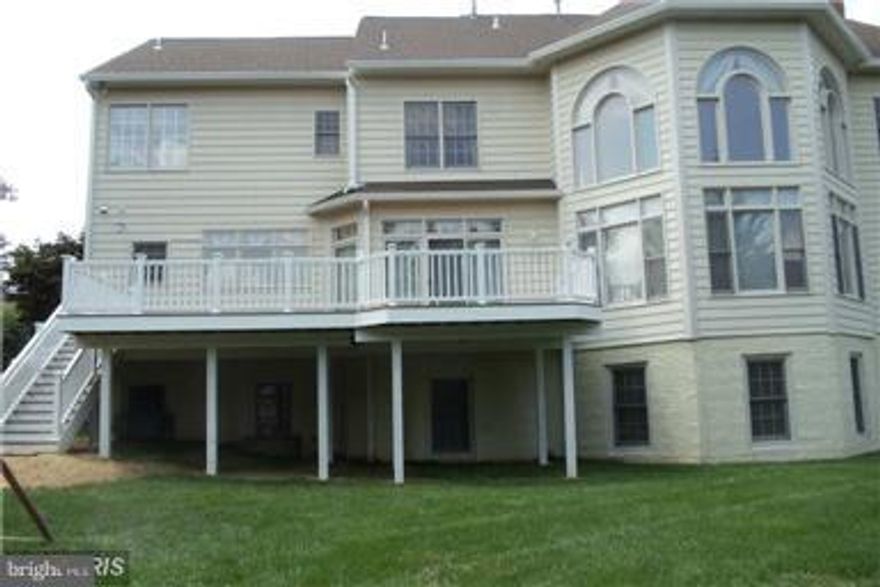 Luxury Home in Mclean. Lot f Light