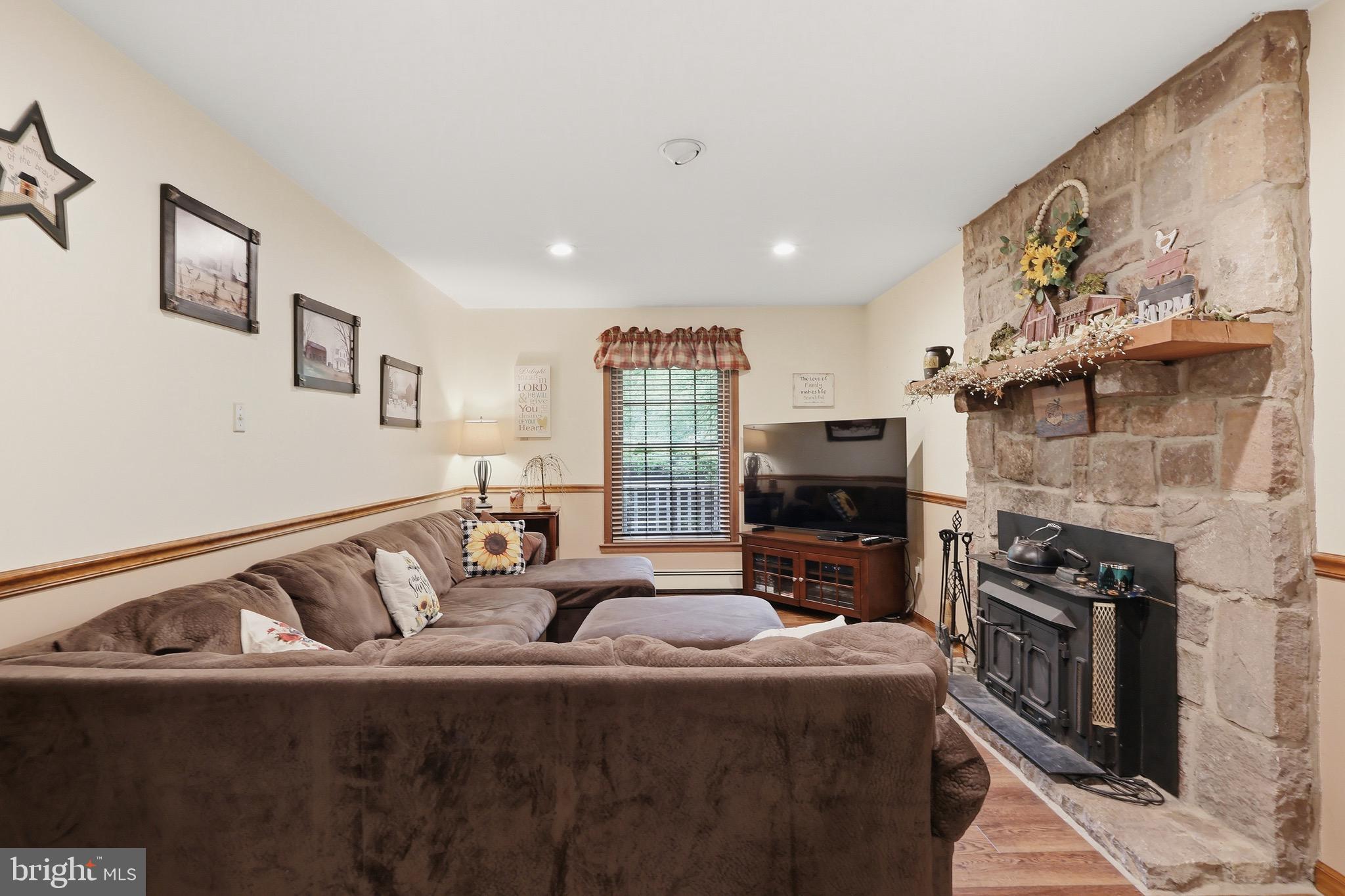 FEASTERVILLE - Residential