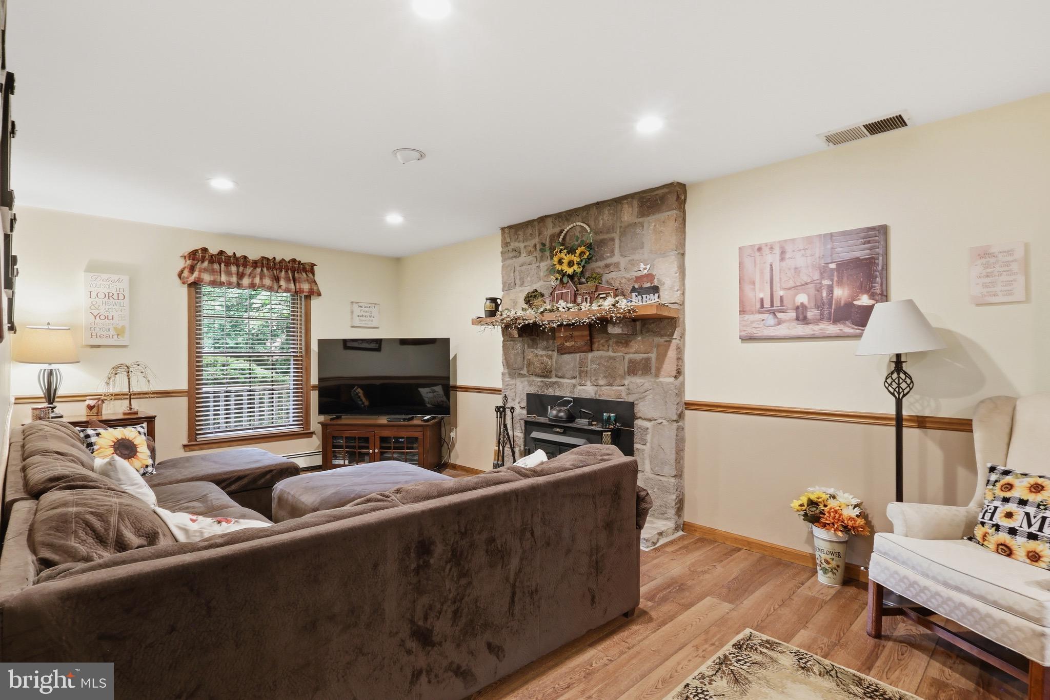 FEASTERVILLE - Residential