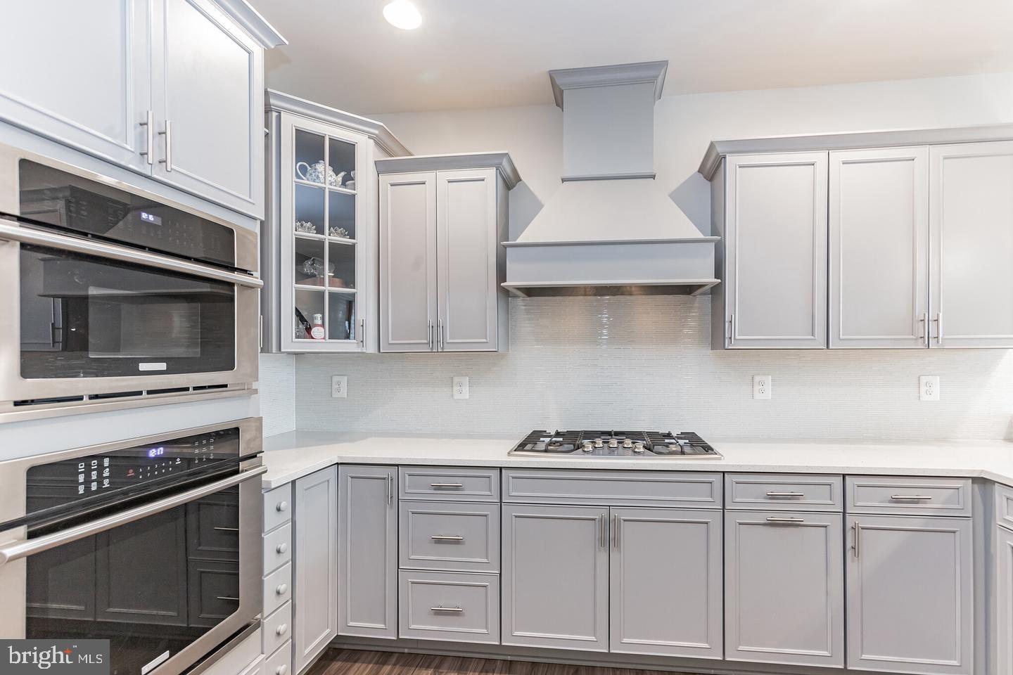 OXFORD SQUARE - Residential Lease