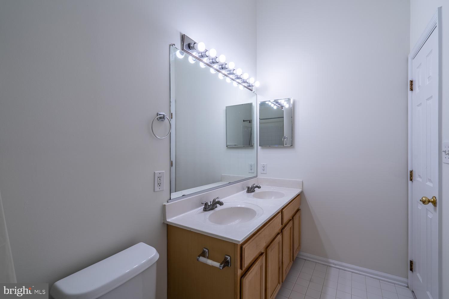 SIGNATURE AT BROADLANDS - Residential