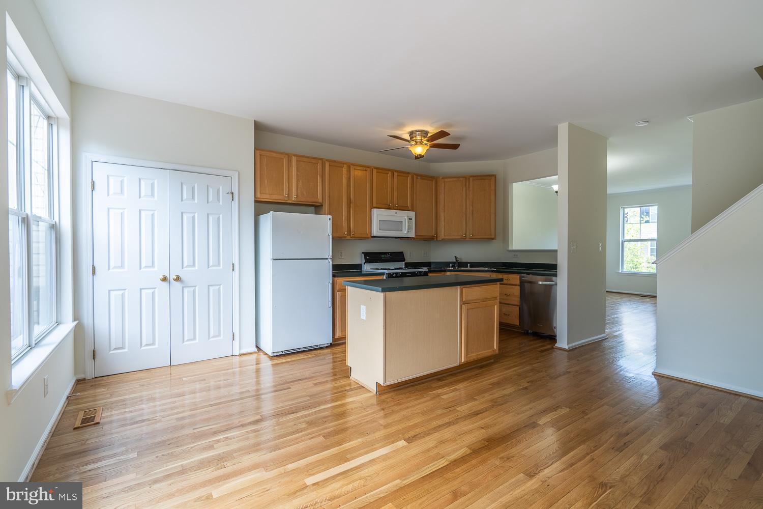 SIGNATURE AT BROADLANDS - Residential