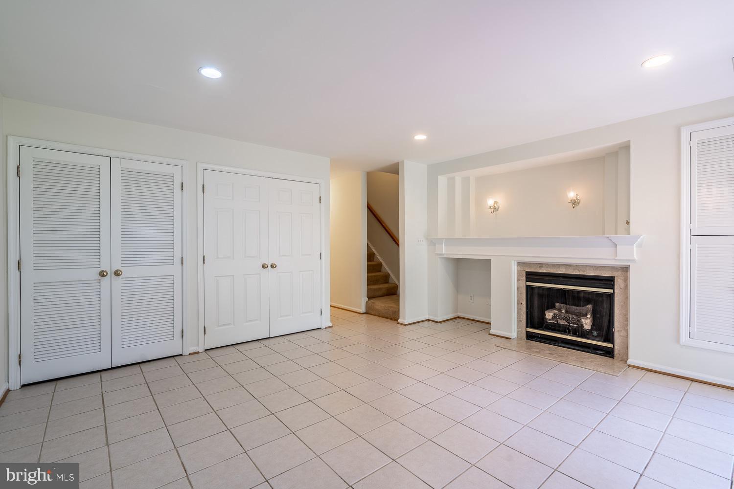 SIGNATURE AT BROADLANDS - Residential