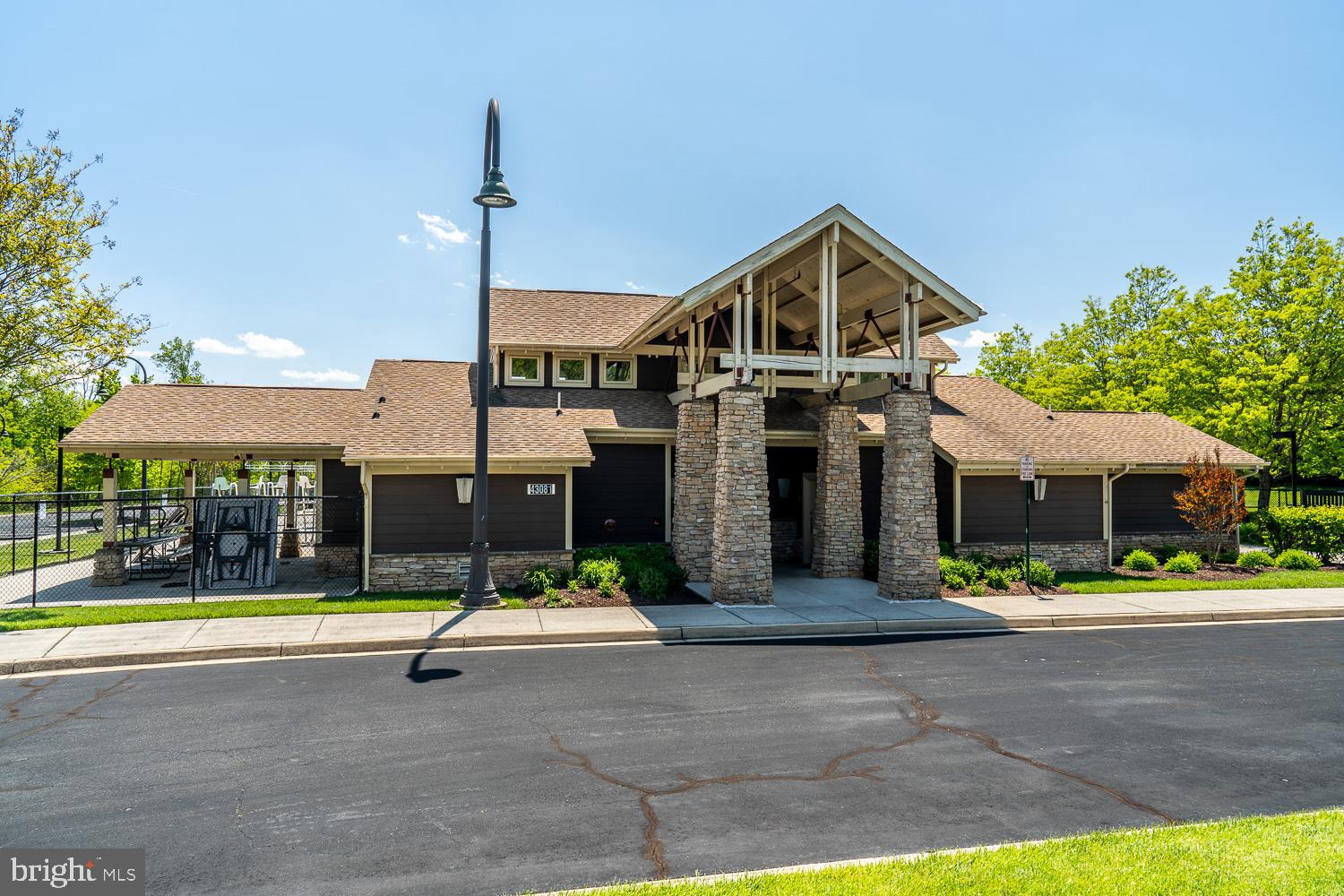 SIGNATURE AT BROADLANDS - Residential