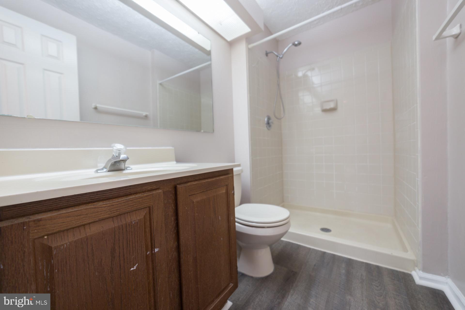 GUNNERS LAKE VILLAGE - Residential Lease