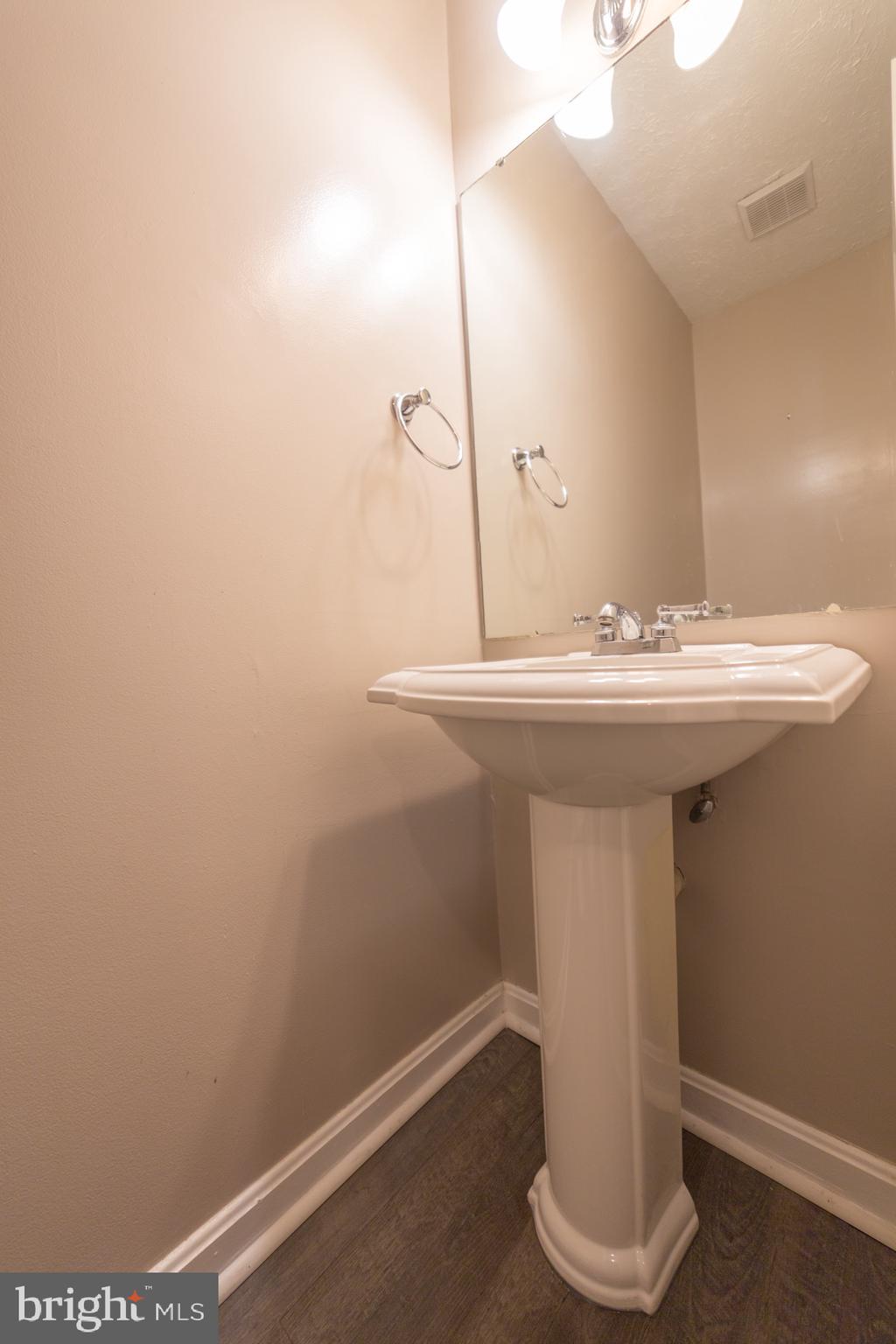 GUNNERS LAKE VILLAGE - Residential Lease