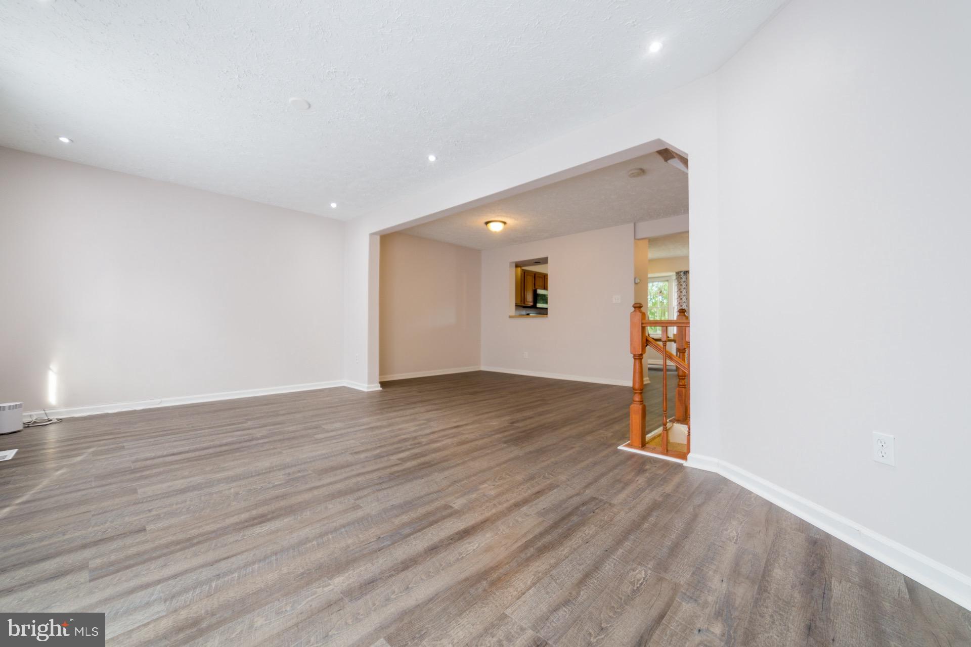 GUNNERS LAKE VILLAGE - Residential Lease