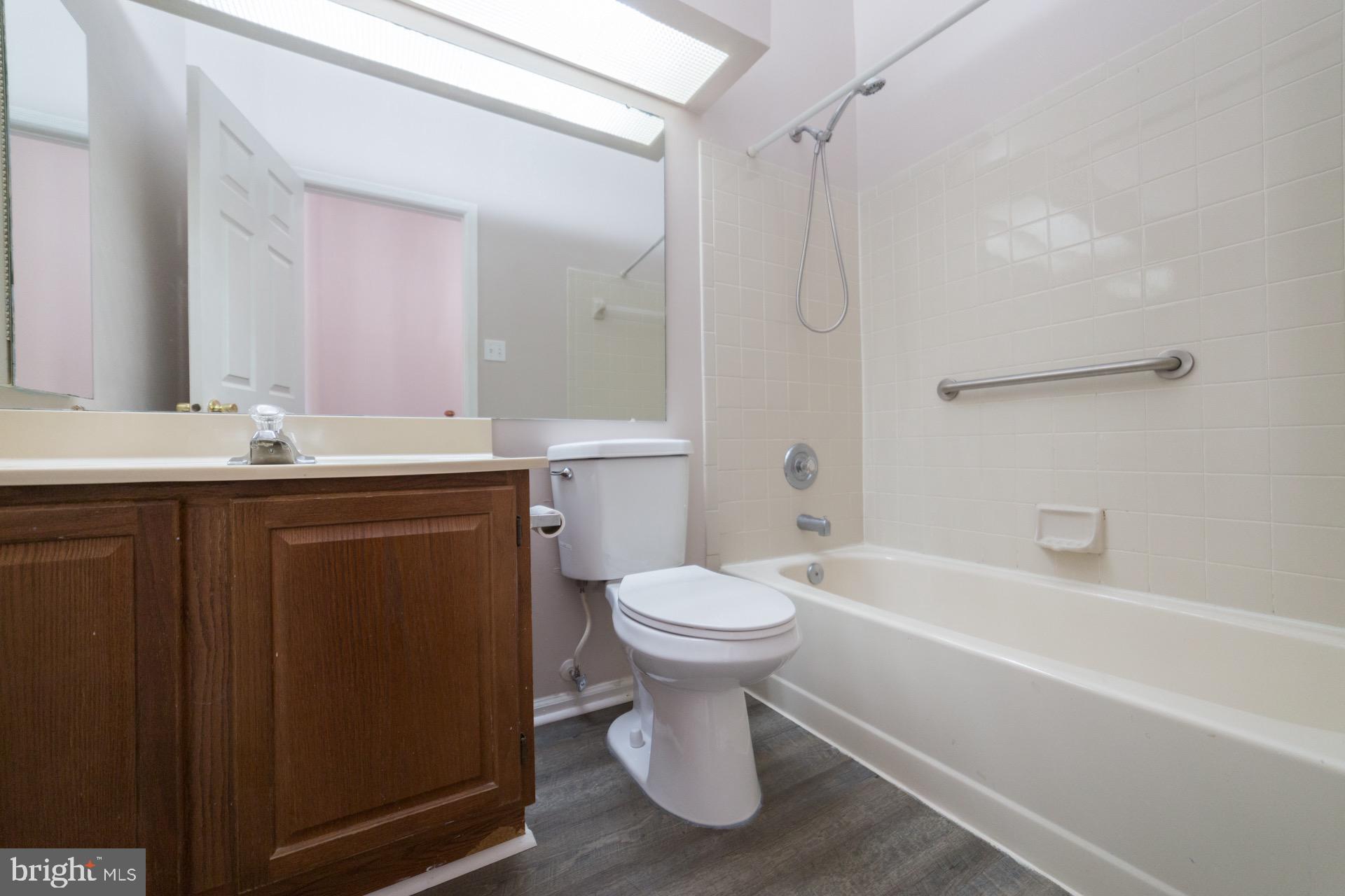 GUNNERS LAKE VILLAGE - Residential Lease