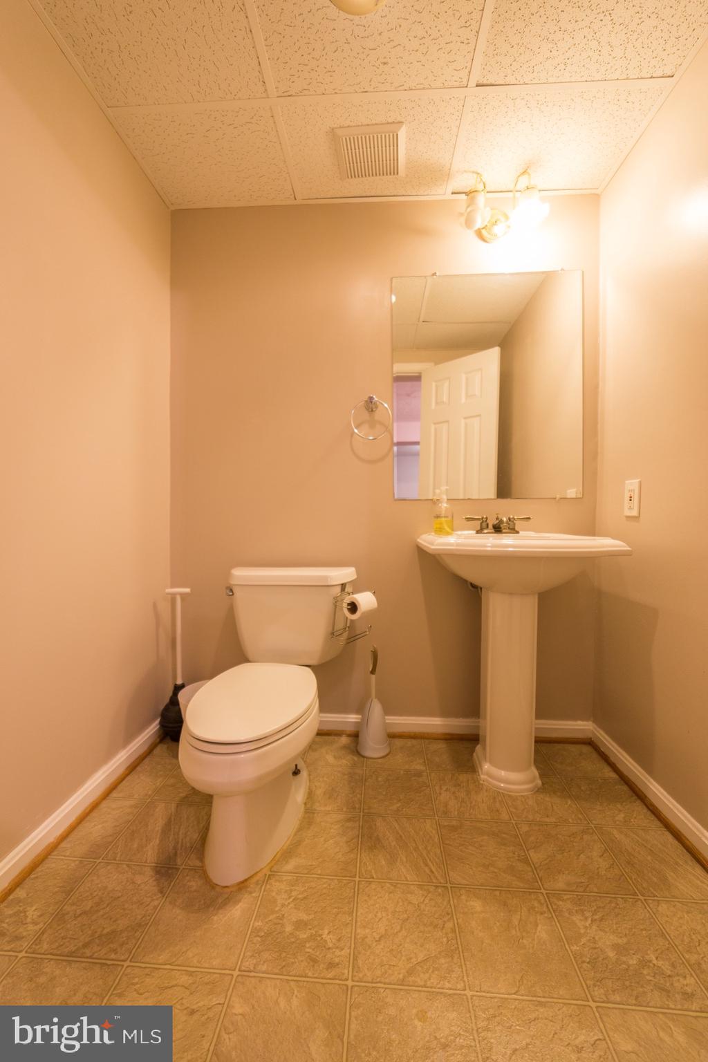 GUNNERS LAKE VILLAGE - Residential Lease