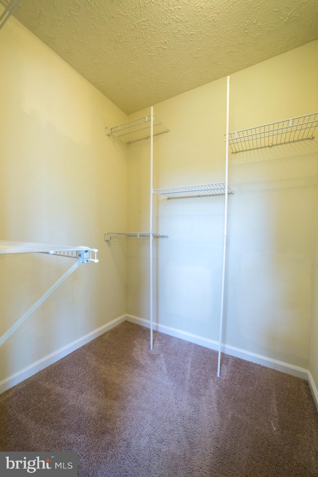 GUNNERS LAKE VILLAGE - Residential Lease