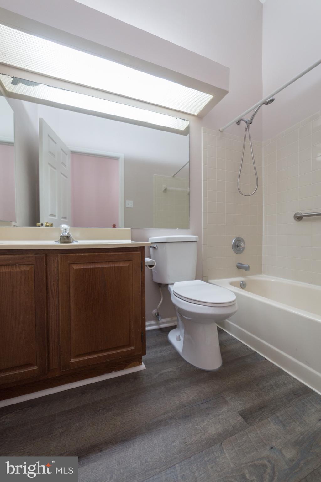 GUNNERS LAKE VILLAGE - Residential Lease