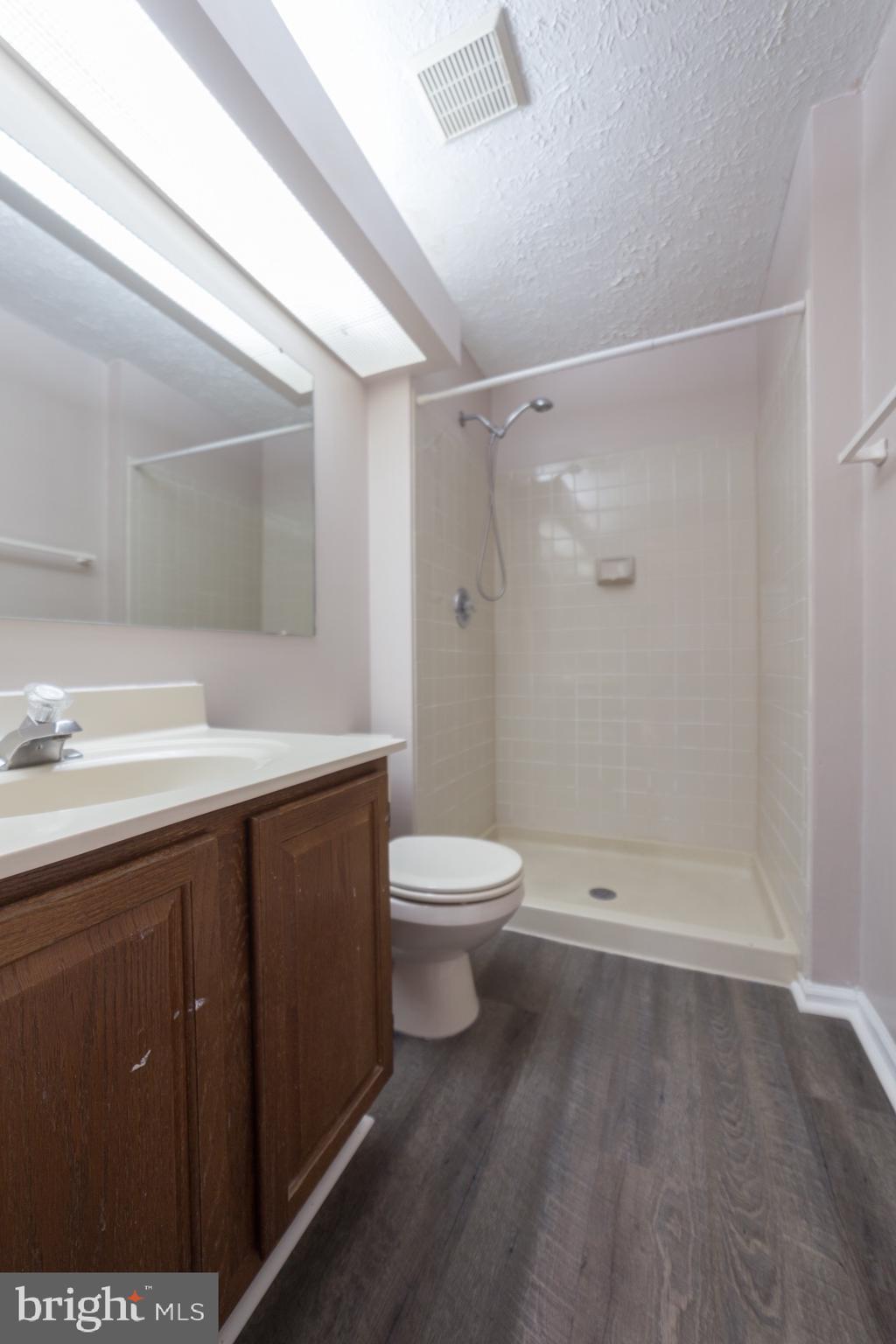 GUNNERS LAKE VILLAGE - Residential Lease