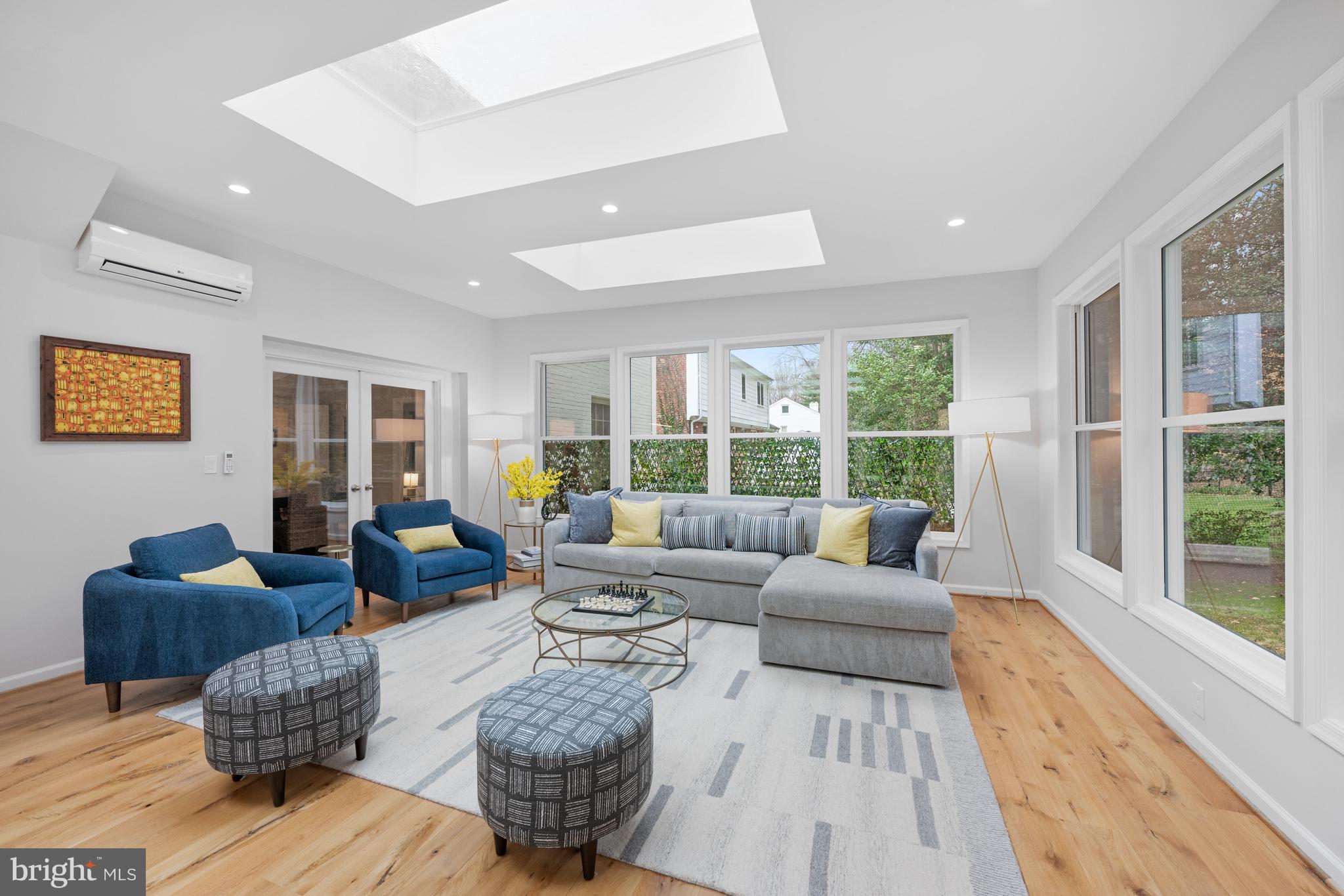 RIVER FALLS - Residential