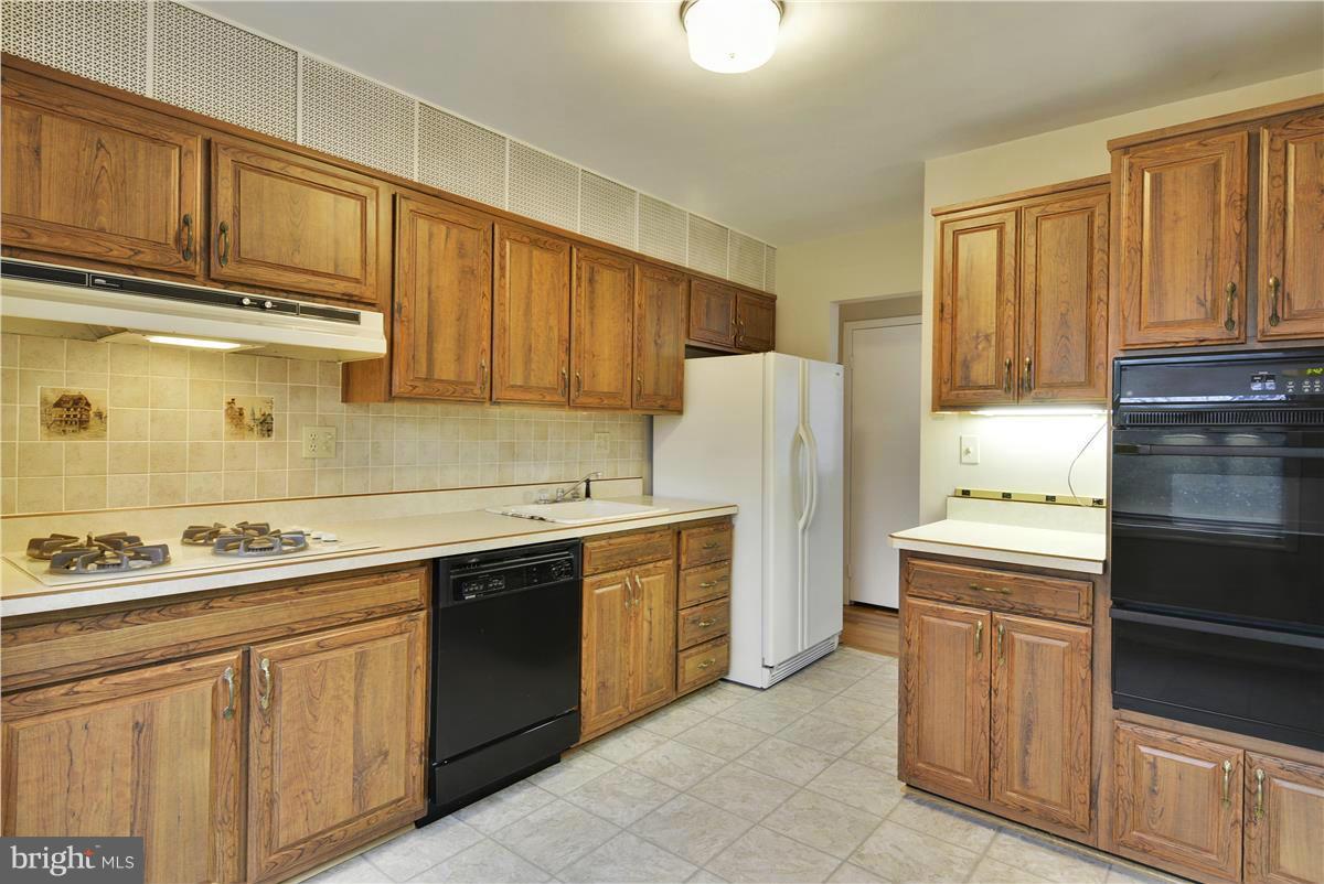 NEWPORT HILLS - Residential