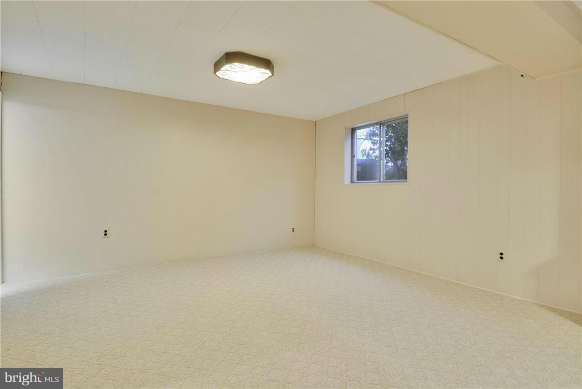 NEWPORT HILLS - Residential