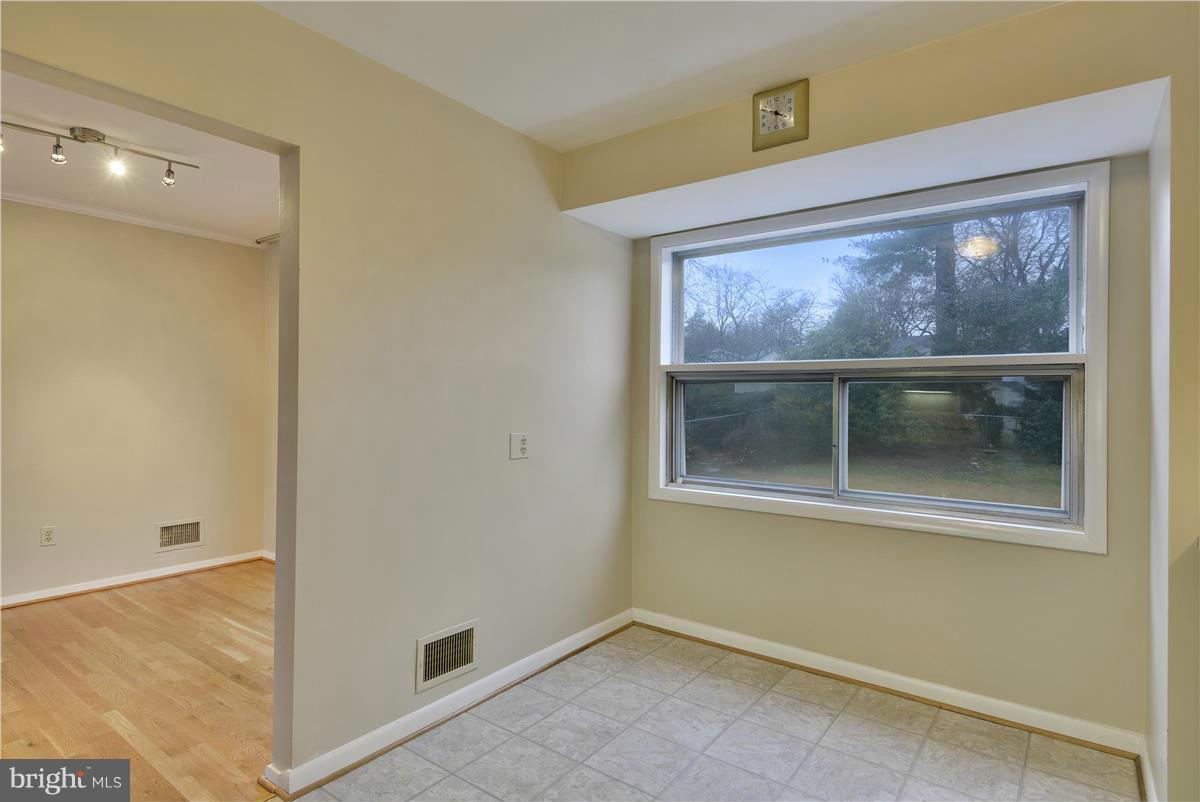 NEWPORT HILLS - Residential