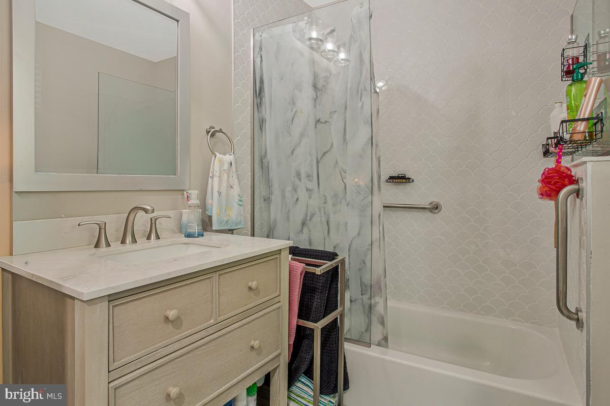 SNUG HARBOR - Residential