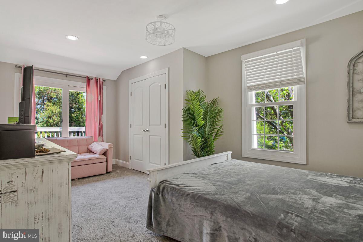 SNUG HARBOR - Residential