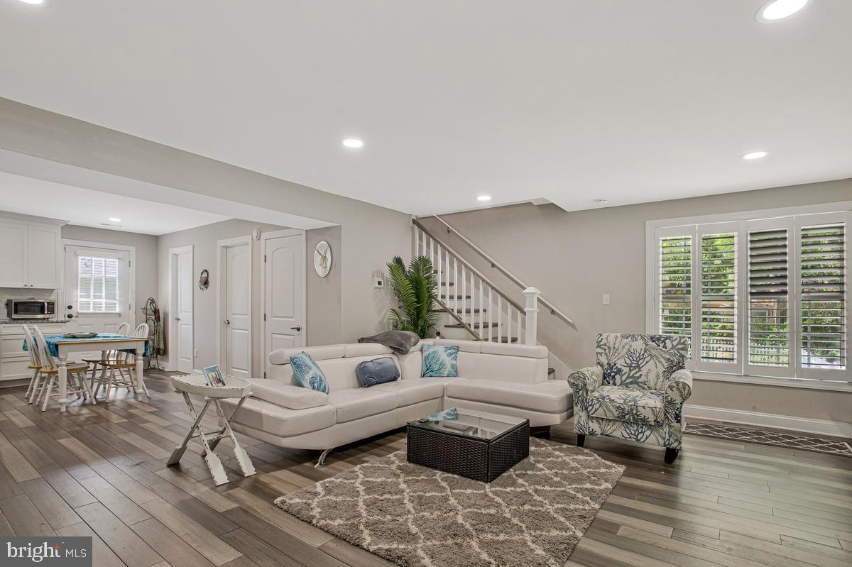 SNUG HARBOR - Residential