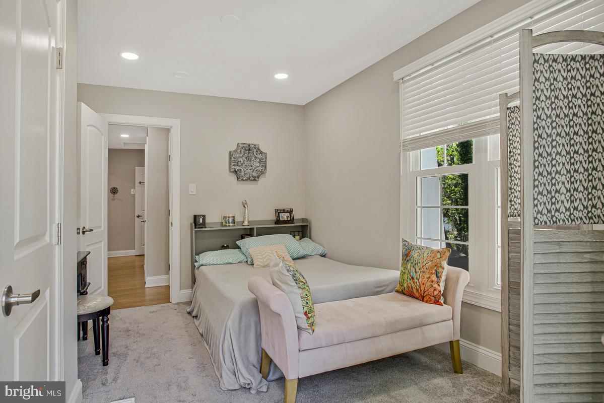 SNUG HARBOR - Residential