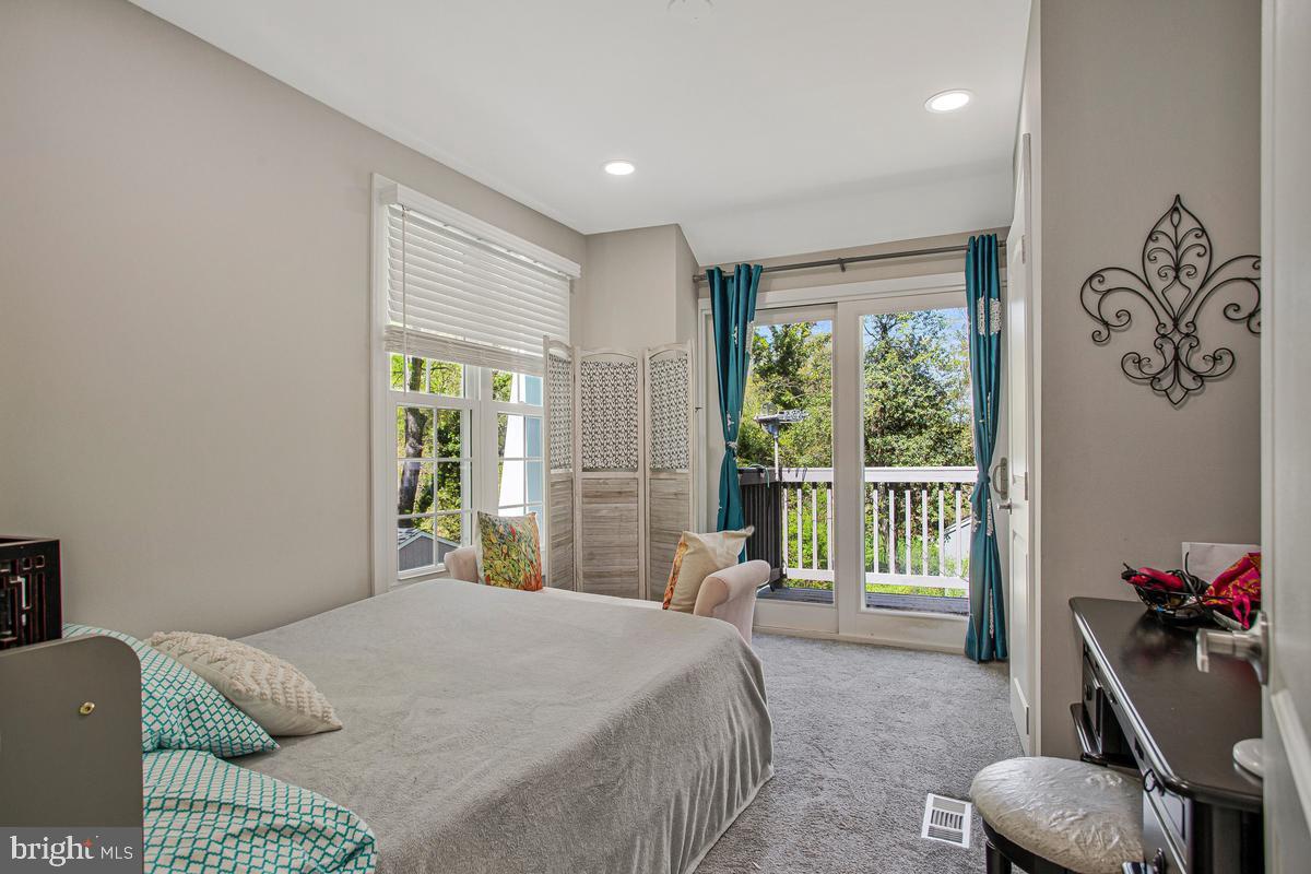 SNUG HARBOR - Residential