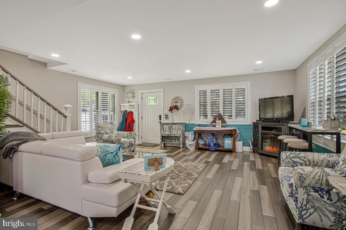 SNUG HARBOR - Residential