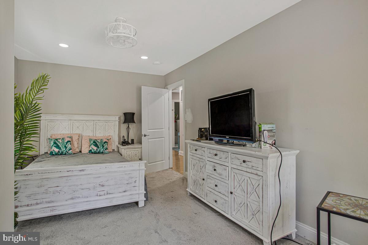 SNUG HARBOR - Residential