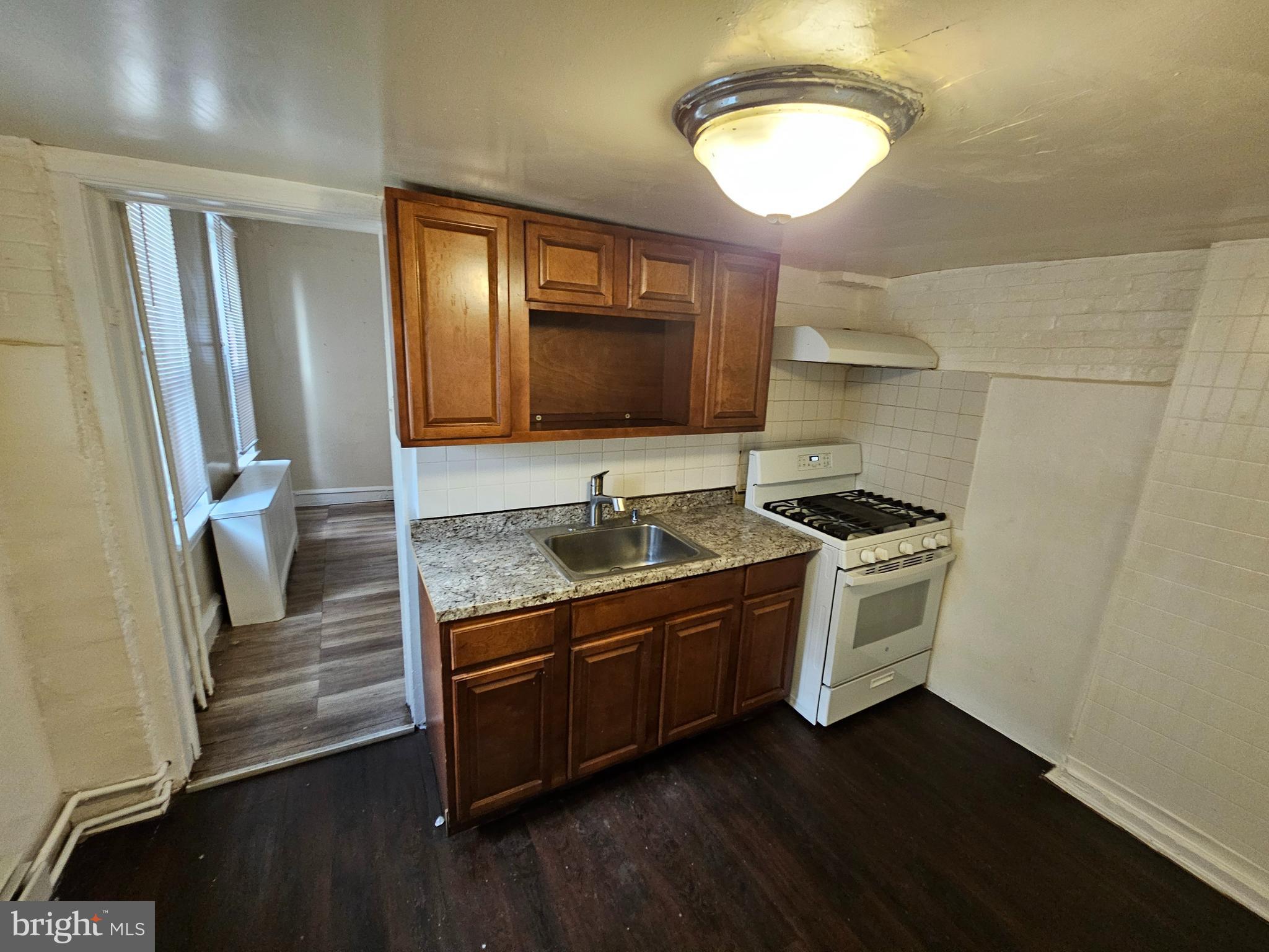 HUNTING PARK - Residential Lease