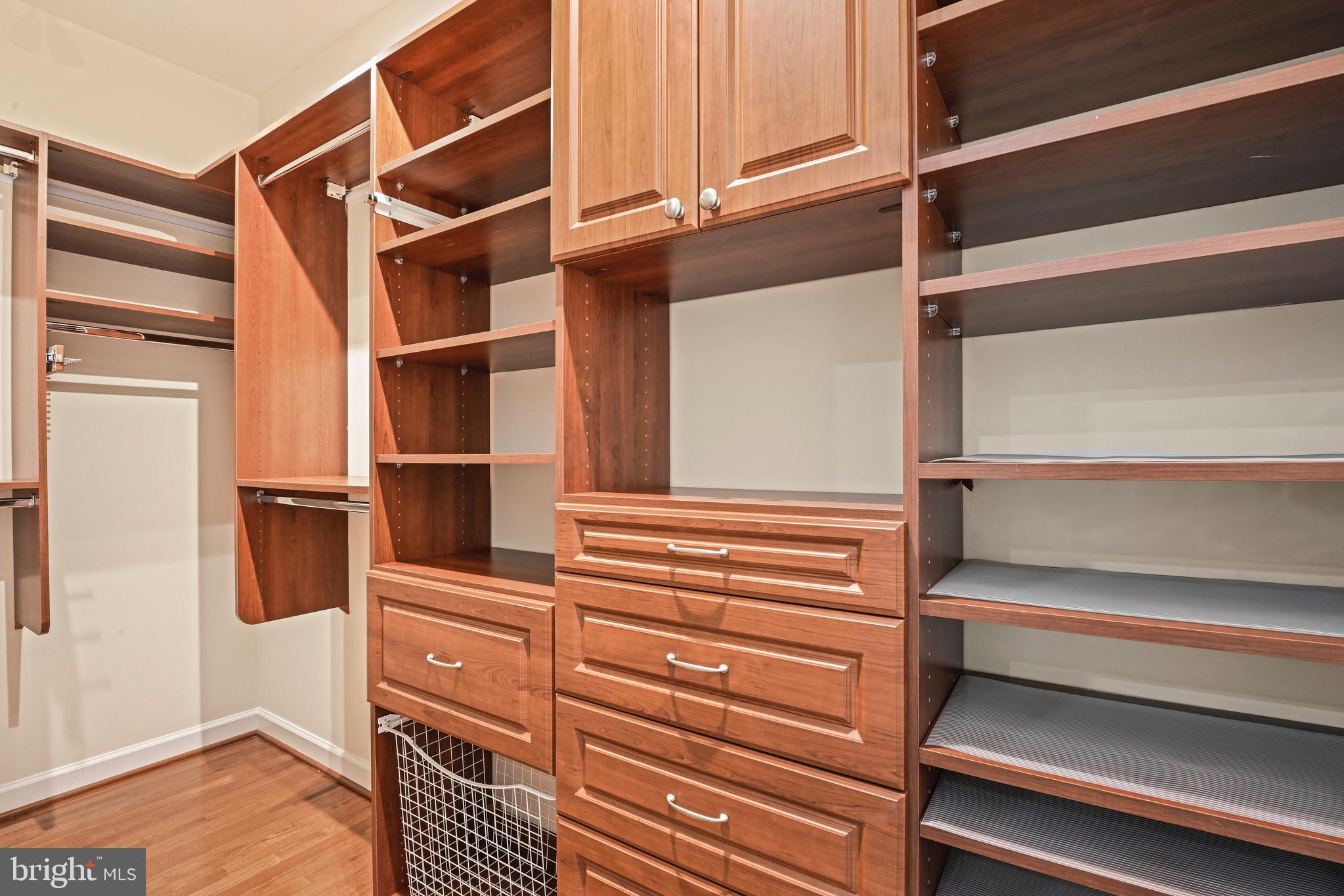 MCLEAN PLACE - Residential