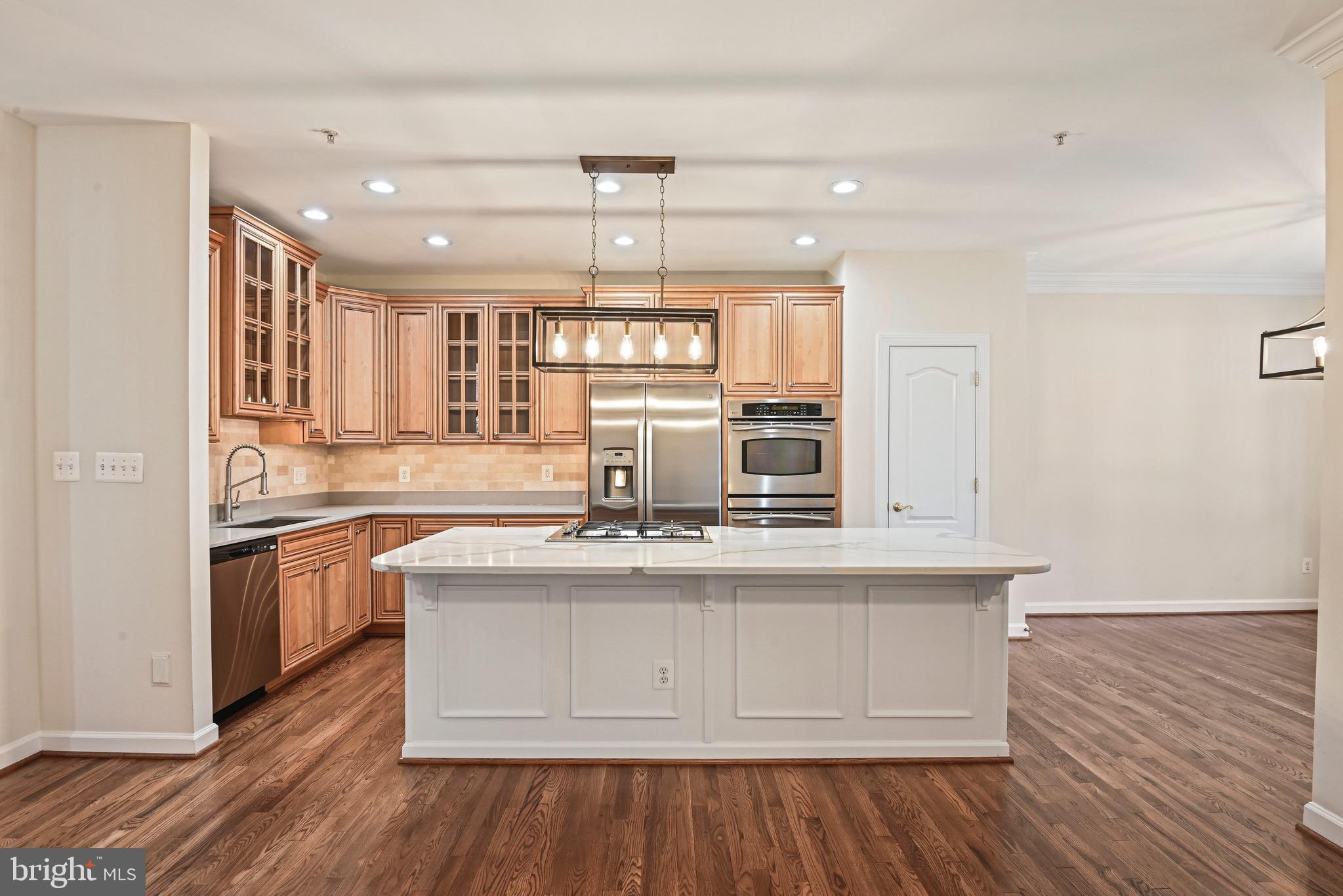 MCLEAN PLACE - Residential