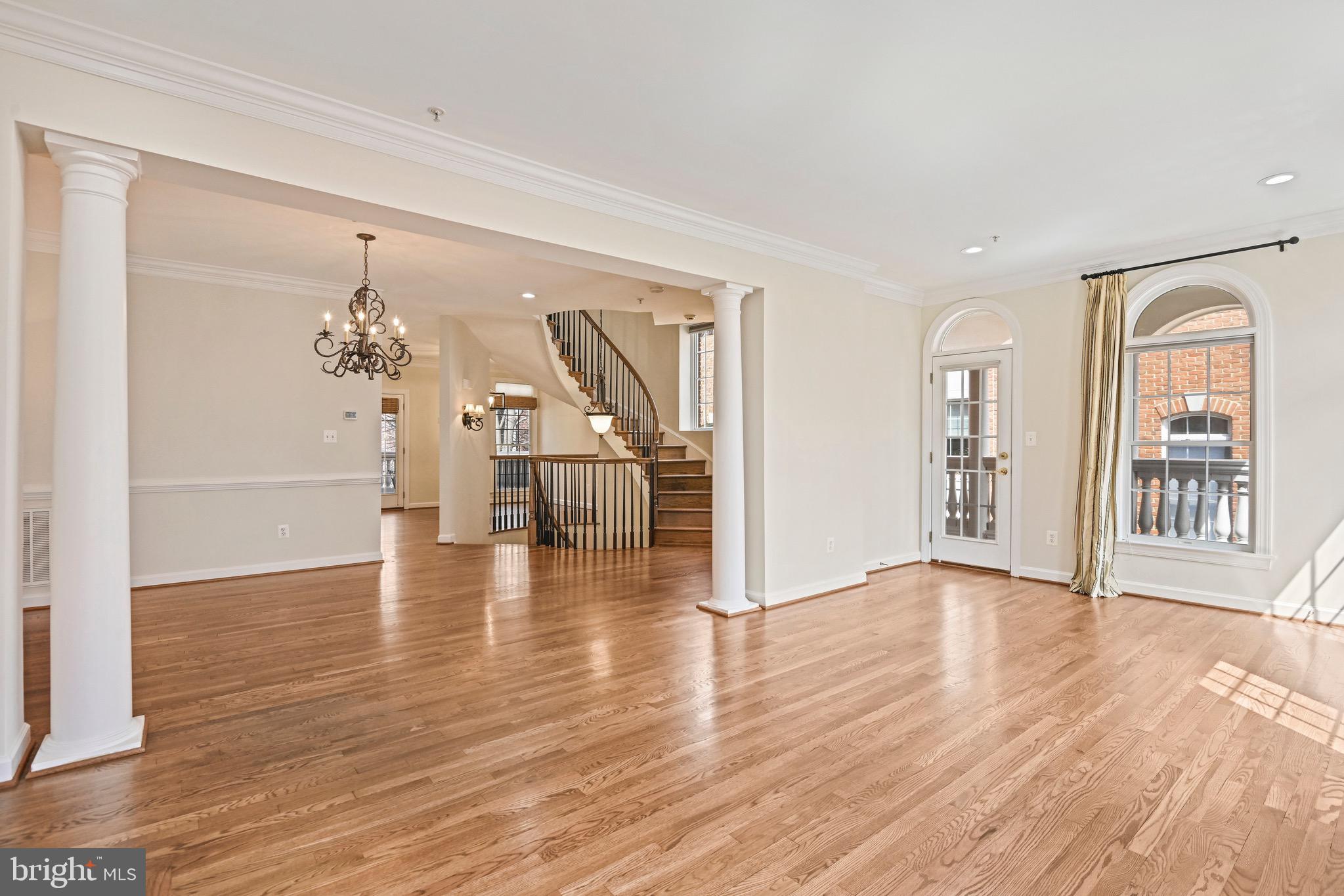 MCLEAN PLACE - Residential