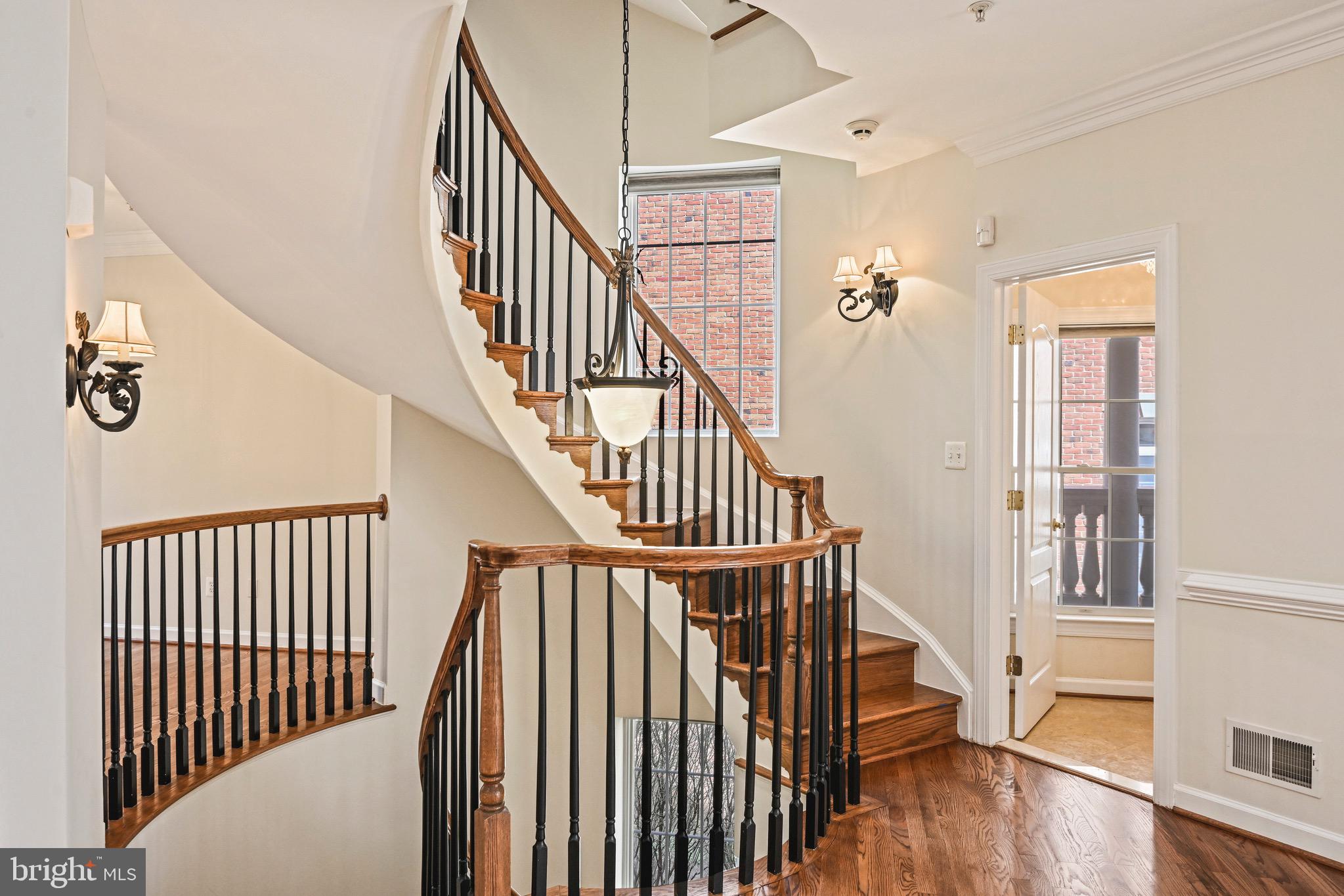 MCLEAN PLACE - Residential