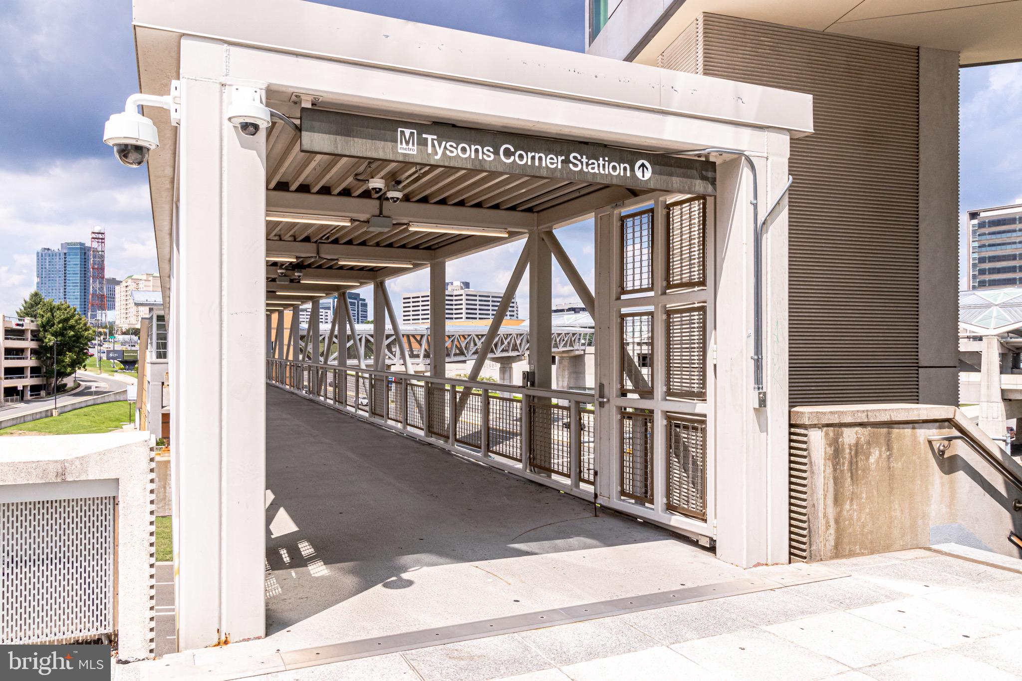 MCLEAN PLACE - Residential